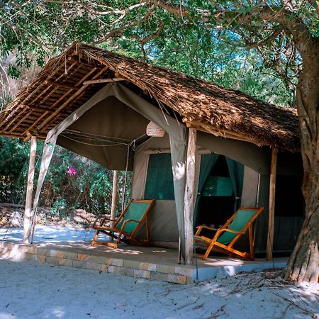 A Pousada Mikadi Beach Camp & Backpackers Dar es Salaam Exterior foto