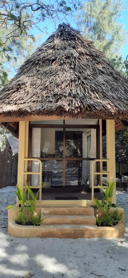 A Pousada Mikadi Beach Camp & Backpackers Dar es Salaam Exterior foto