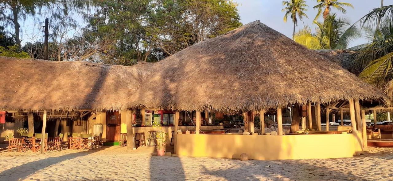 A Pousada Mikadi Beach Camp & Backpackers Dar es Salaam Exterior foto