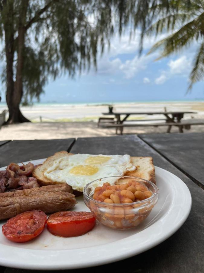 A Pousada Mikadi Beach Camp & Backpackers Dar es Salaam Exterior foto