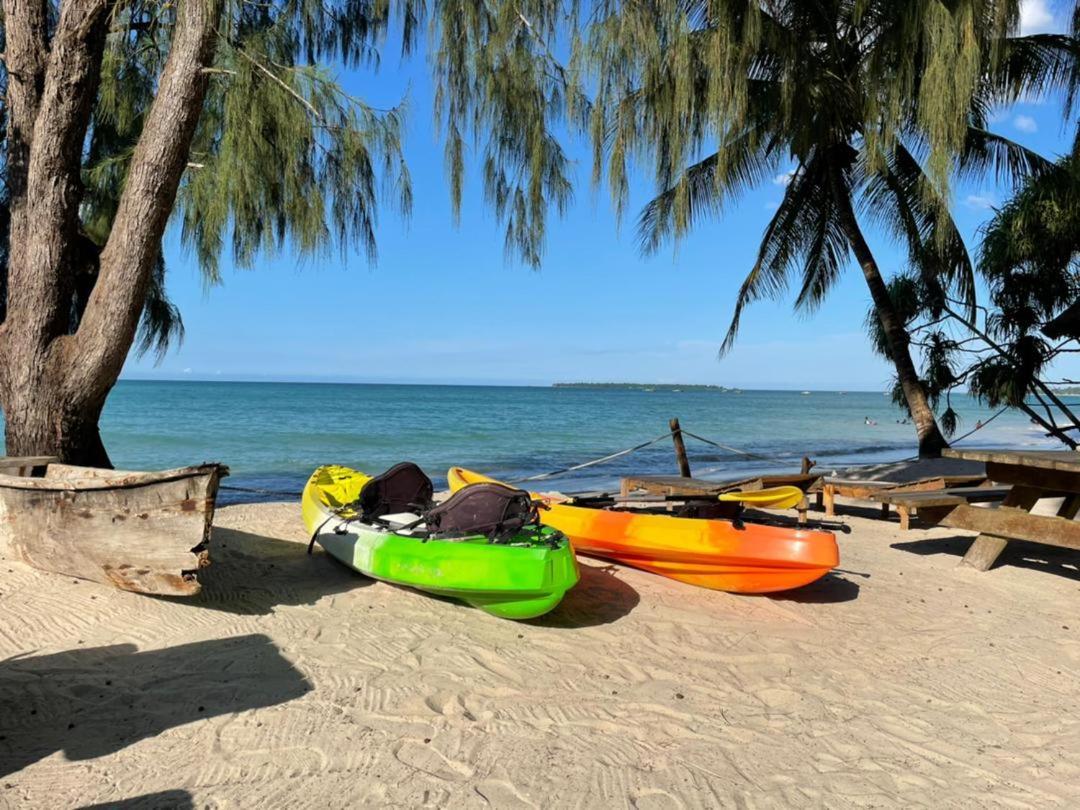 A Pousada Mikadi Beach Camp & Backpackers Dar es Salaam Exterior foto