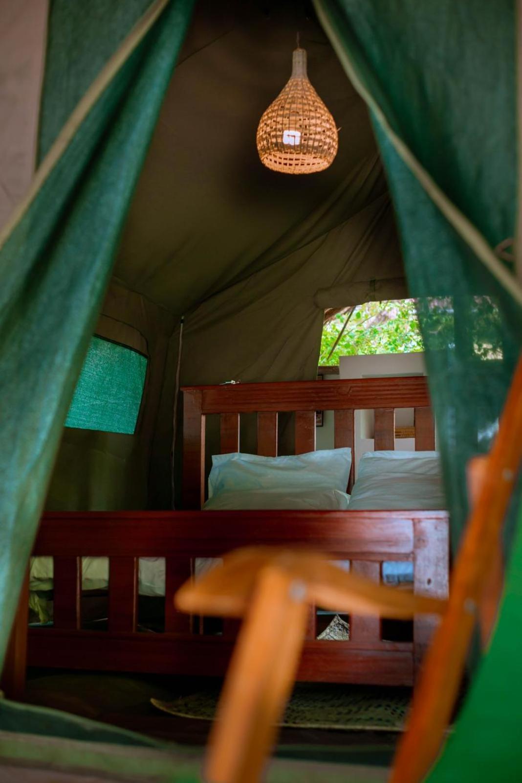 A Pousada Mikadi Beach Camp & Backpackers Dar es Salaam Exterior foto