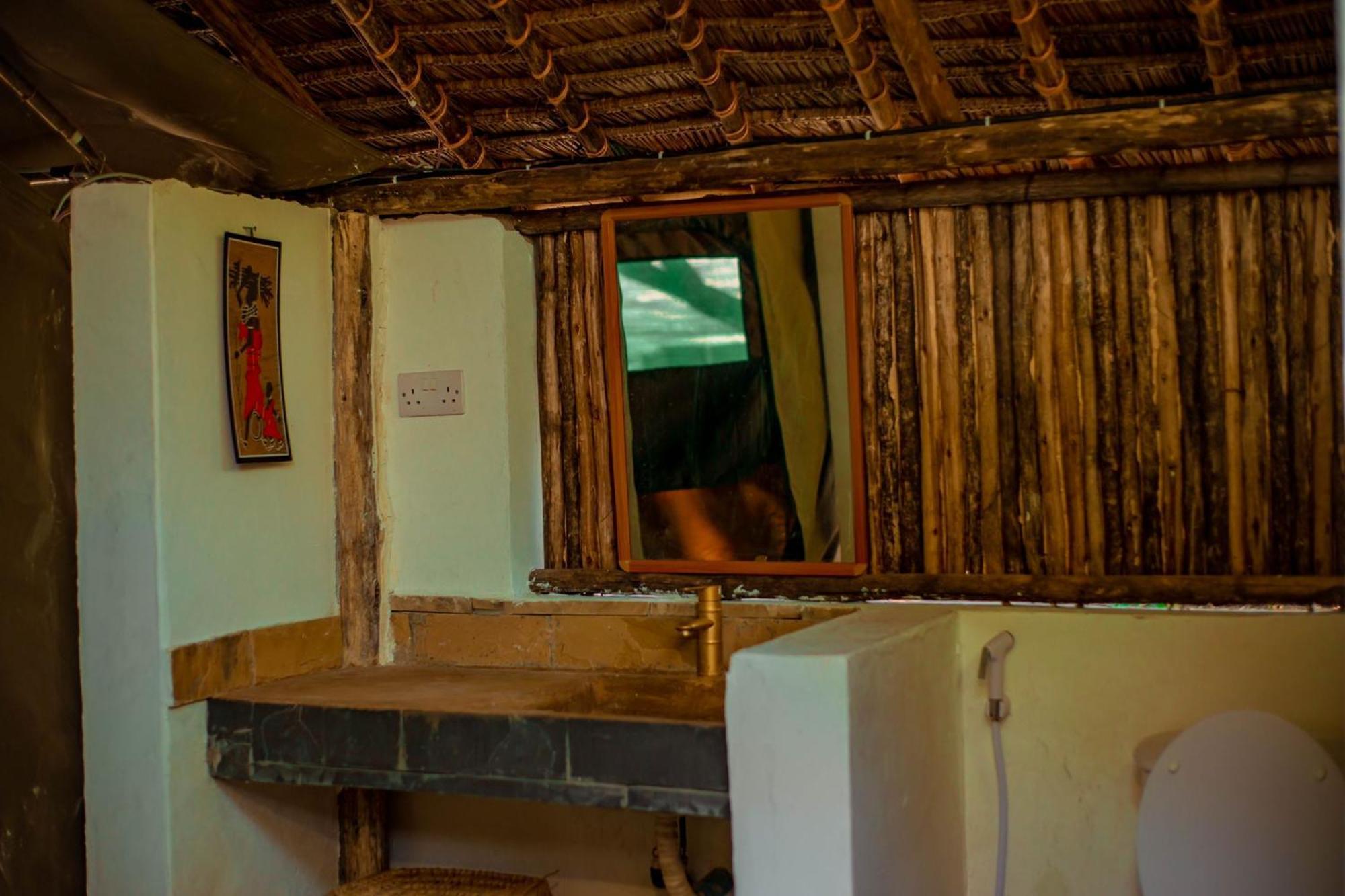 A Pousada Mikadi Beach Camp & Backpackers Dar es Salaam Exterior foto