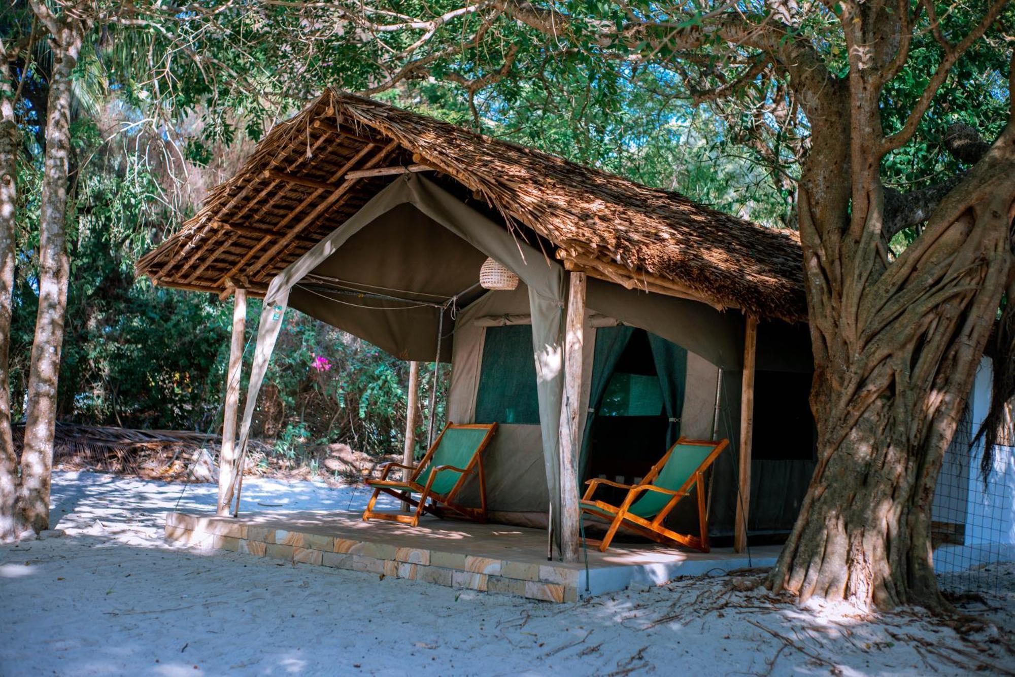 A Pousada Mikadi Beach Camp & Backpackers Dar es Salaam Exterior foto