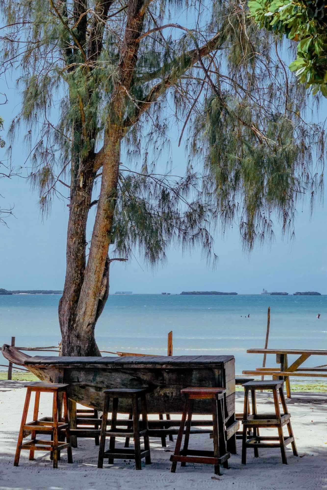 A Pousada Mikadi Beach Camp & Backpackers Dar es Salaam Exterior foto