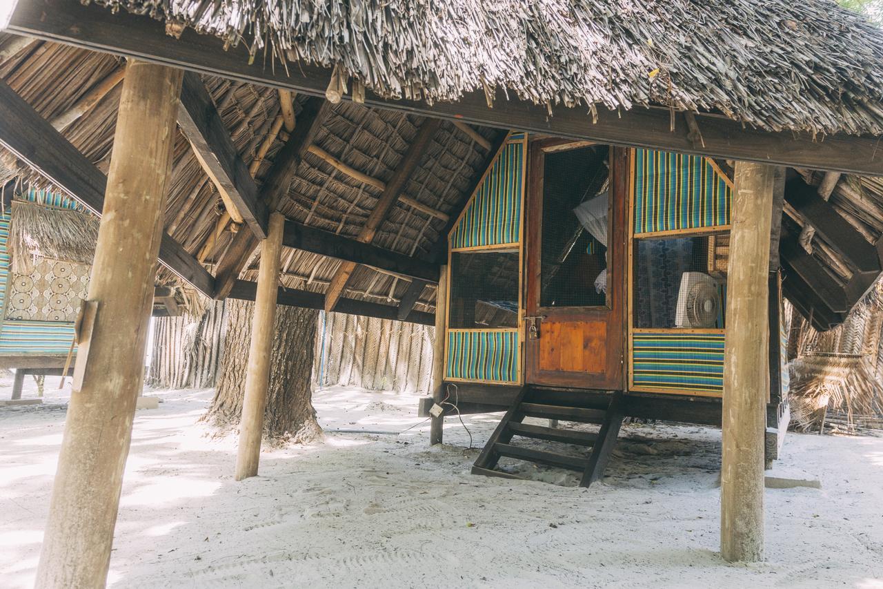 A Pousada Mikadi Beach Camp & Backpackers Dar es Salaam Exterior foto