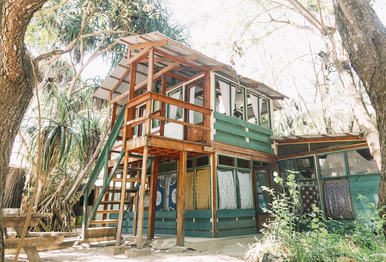 A Pousada Mikadi Beach Camp & Backpackers Dar es Salaam Exterior foto