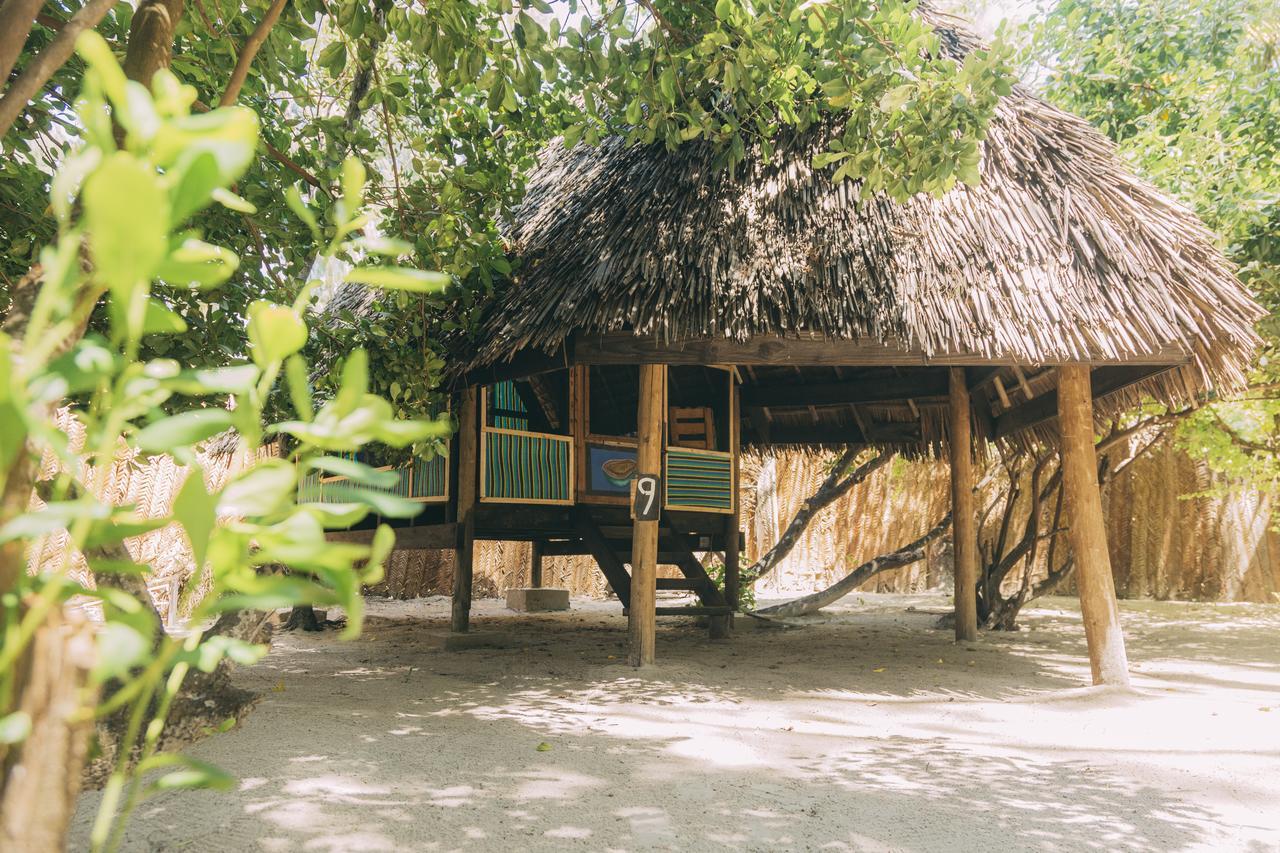 A Pousada Mikadi Beach Camp & Backpackers Dar es Salaam Exterior foto
