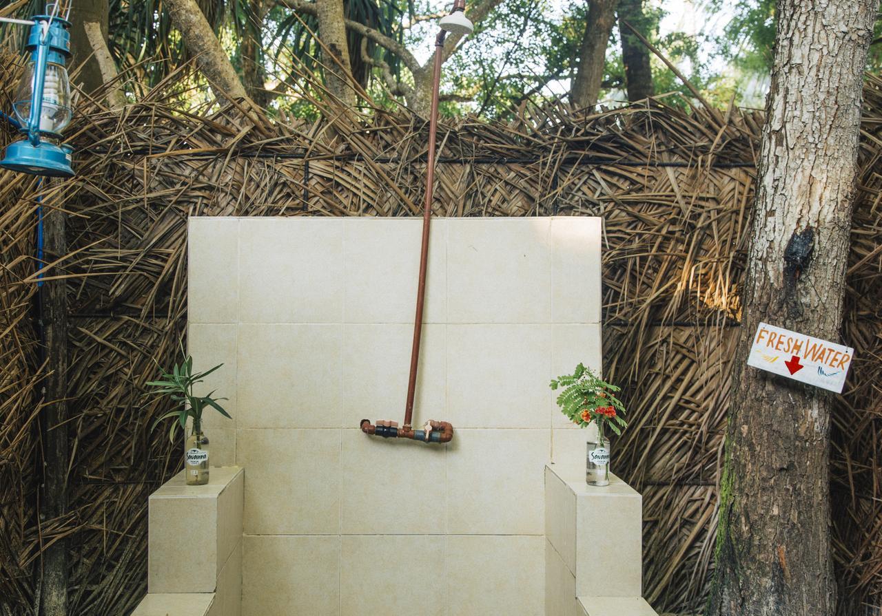 A Pousada Mikadi Beach Camp & Backpackers Dar es Salaam Exterior foto