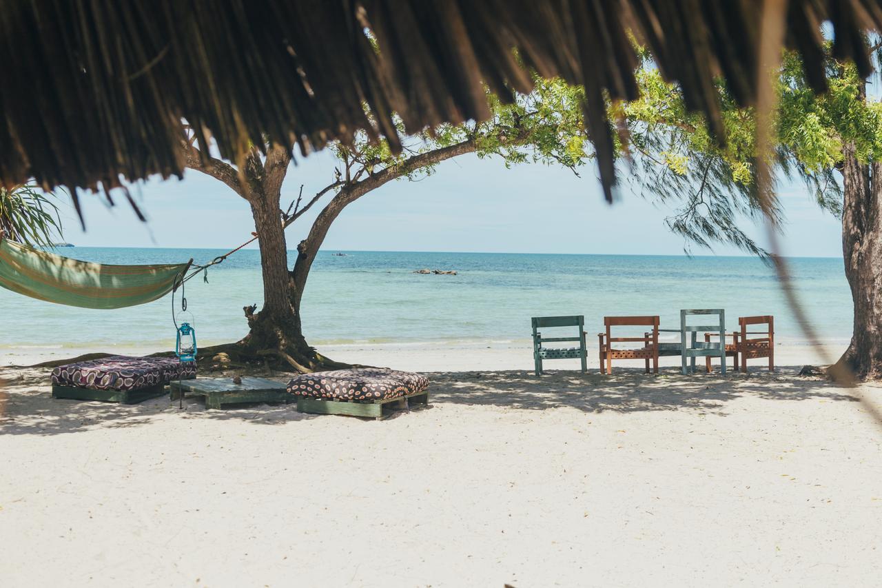 A Pousada Mikadi Beach Camp & Backpackers Dar es Salaam Exterior foto