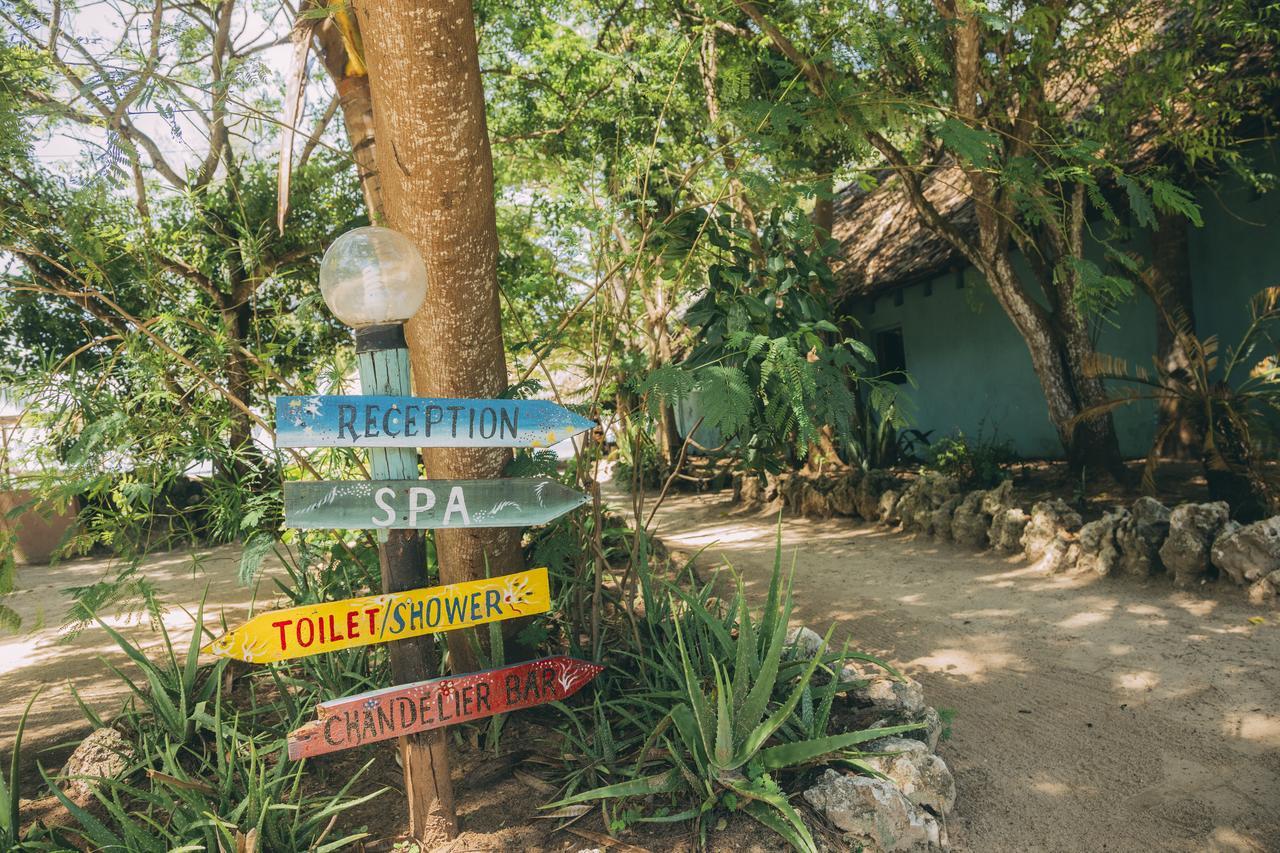 A Pousada Mikadi Beach Camp & Backpackers Dar es Salaam Exterior foto