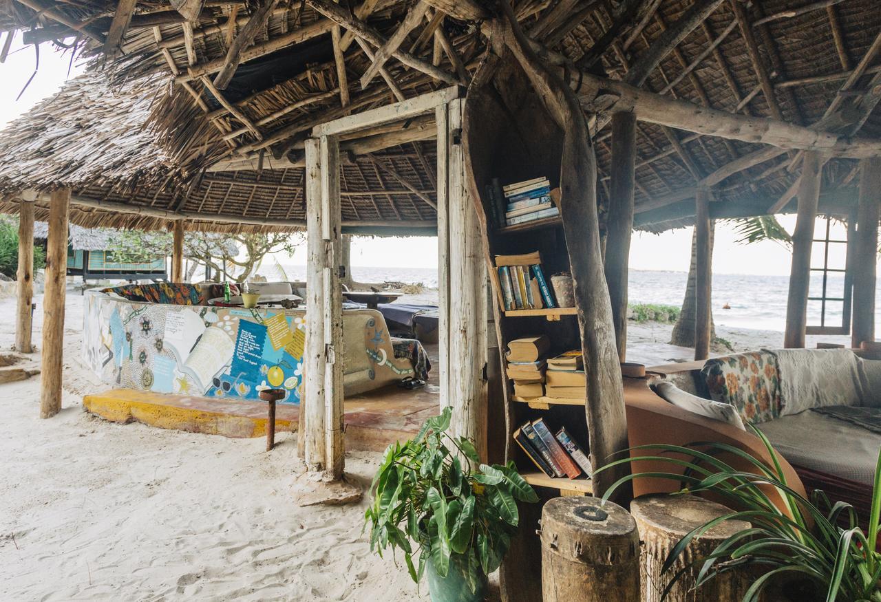 A Pousada Mikadi Beach Camp & Backpackers Dar es Salaam Exterior foto