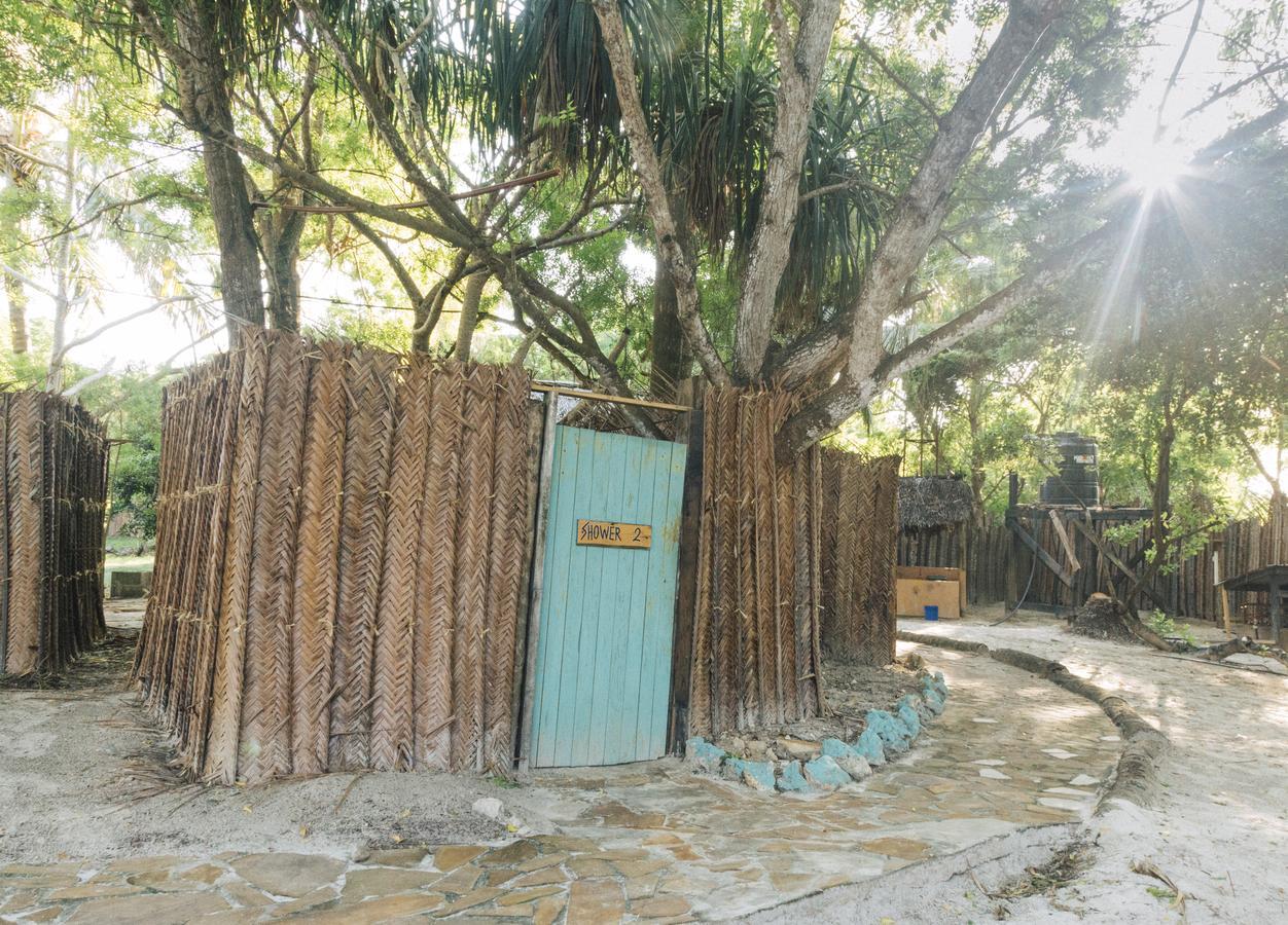 Mikadi Beach Camp & Backpackers Dar es Salaam Exterior foto